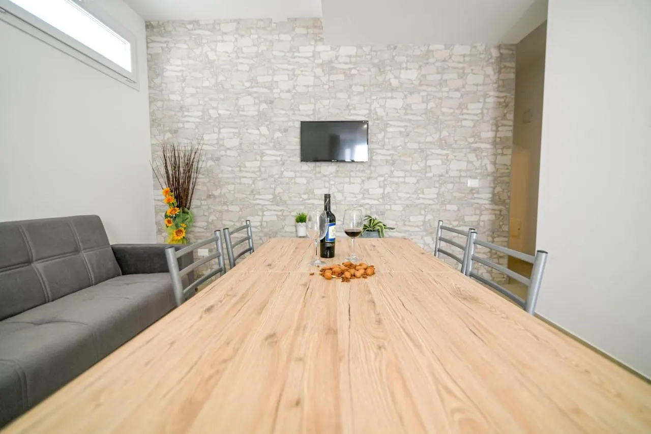 Apartment Laura Avola
